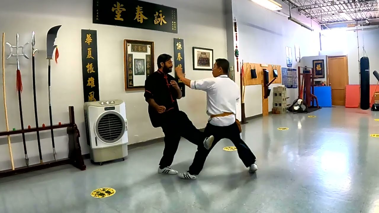Wing Chun CHI SAO - How to deal with Close range kicking