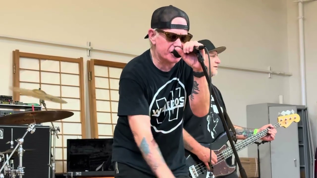 Decry - Falling (live at the NA Punk Show)