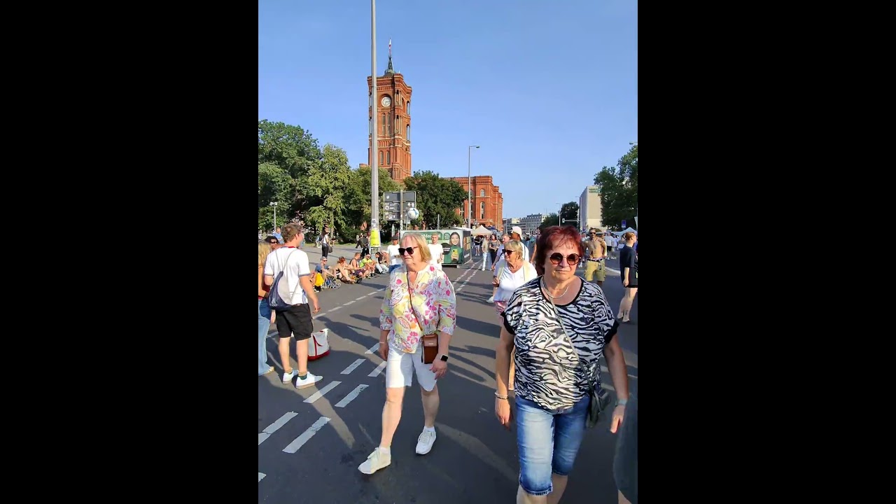 Berlin&rsquo;s Cannabis Party Takes Over Alexanderplatz 🌿🎶 | Street Celebration 2025 #weed #joint