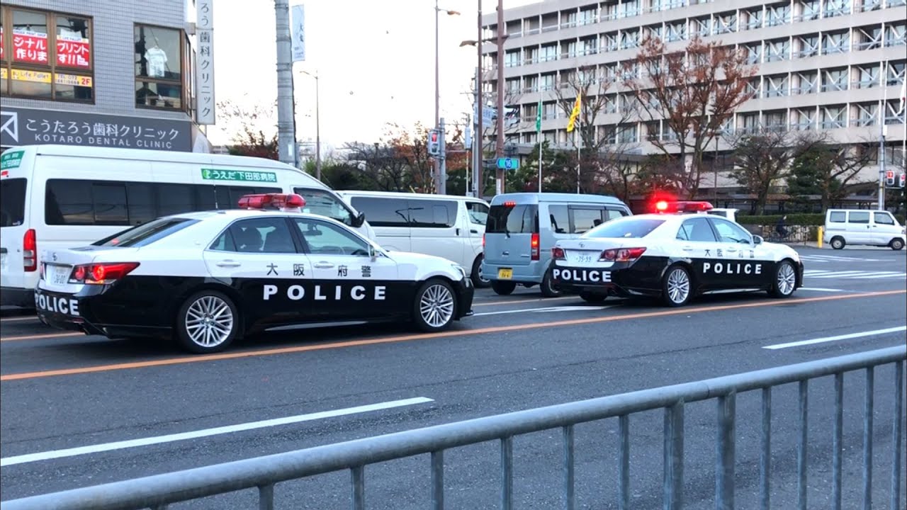 信号待ちで突然【キレるパトカー】