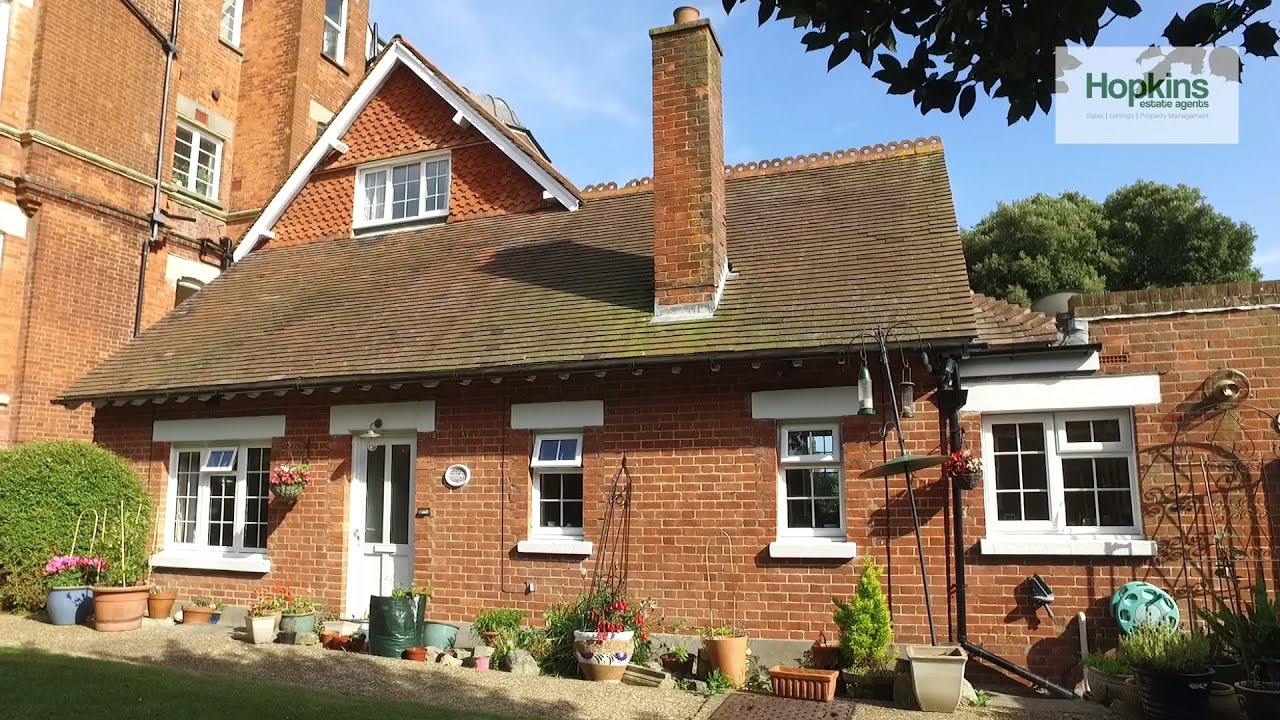 Video Tour of a 2 bed link-detached property in Meads, Eastbourne, Sussex by Property Video Services