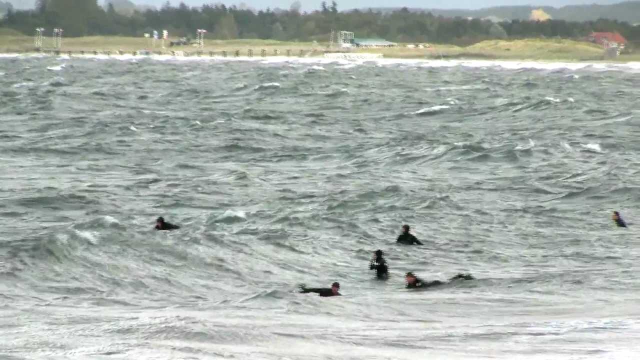 Wellenreiten Ostsee, Surfen: Ein Herbsttag zum Lernen und Genießen
