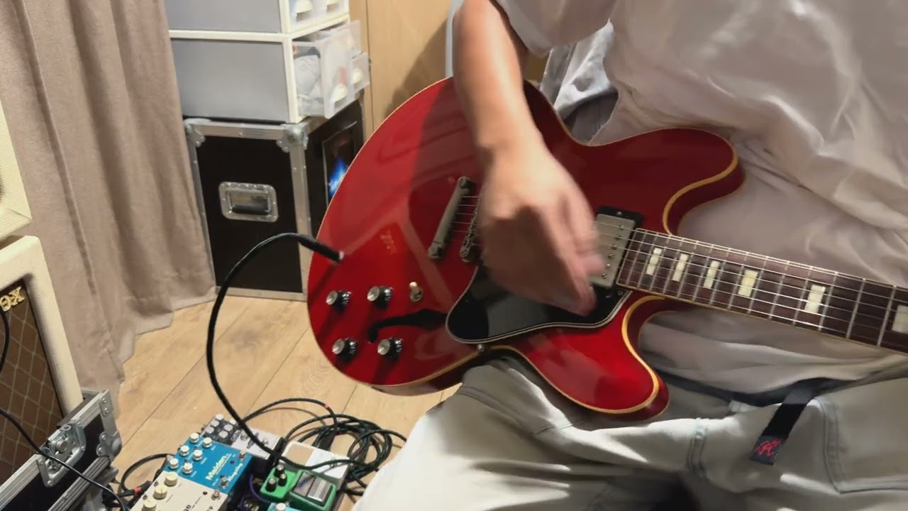 Gibson ES-335 vs Les Paul custom (clean)