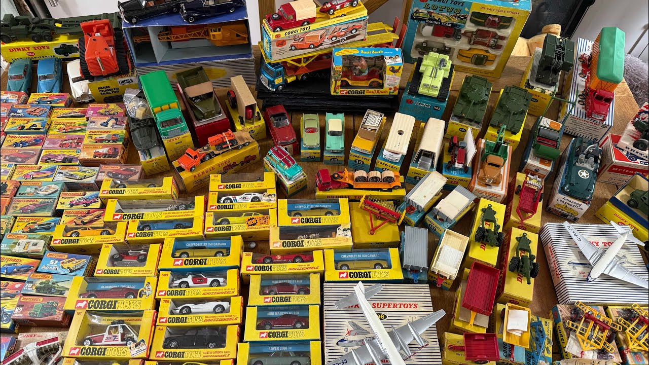 I BOUGHT A VINTAGE CORGI & DINKY TOYS CAR COLLECTION - UNBOXED AFTER 50 YEARS