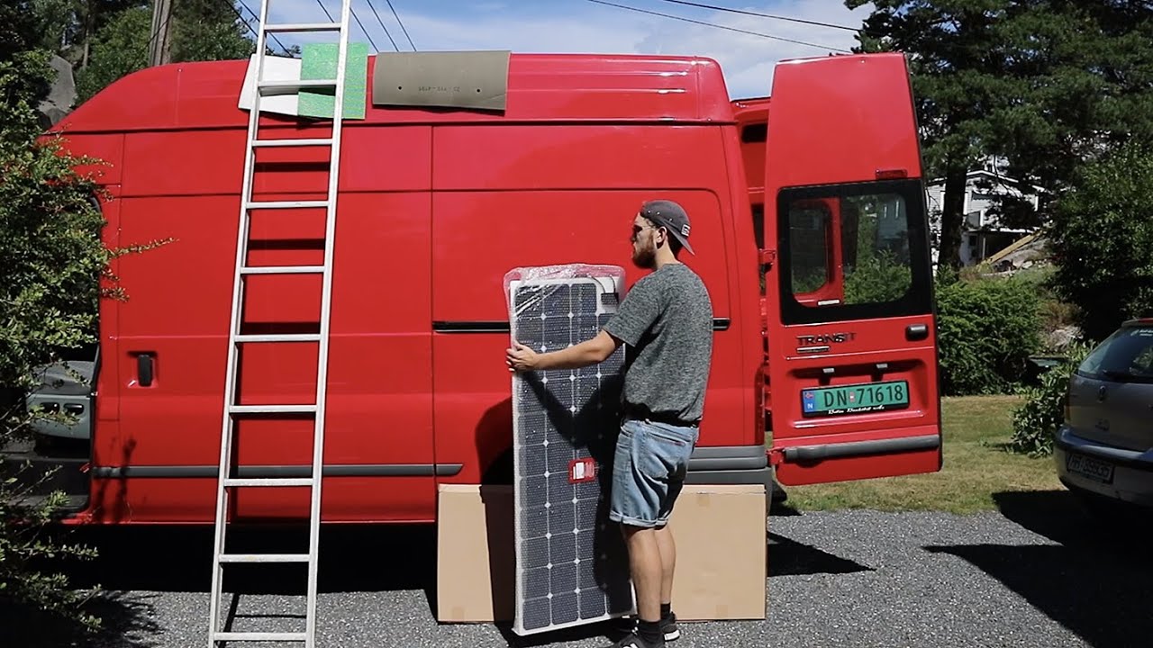Fra postbil til bobil 🚐 Del 3: Isolering, gulv og solcellepanel