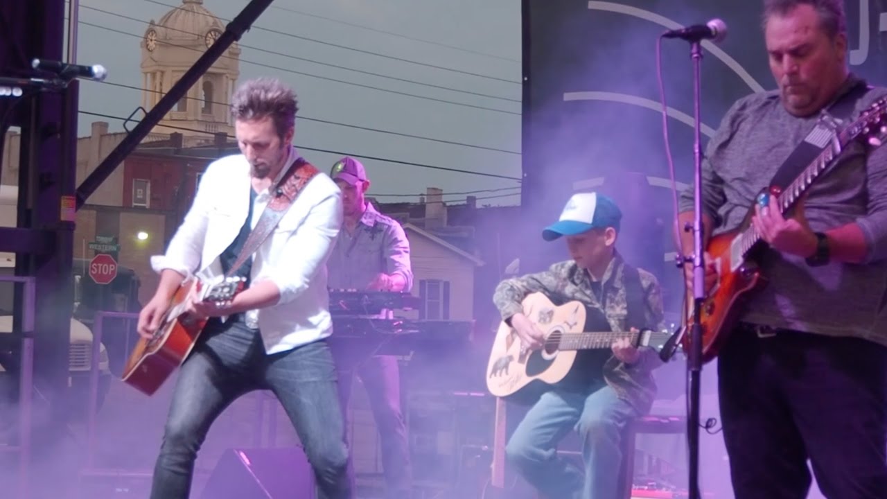 JD Shelburne Rocks Lawrenceburg