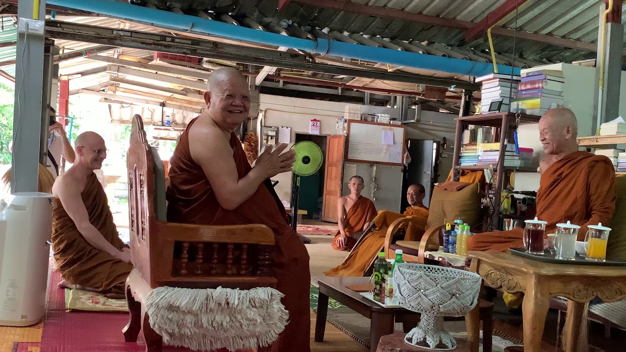 หลวงพ่อกัณหา กราบ หลวงปู่อุทัย สิริธโร