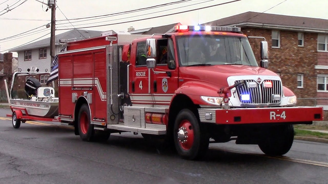 Fire Trucks Responding Compilation Part 37 - Water Rescue Dive Teams