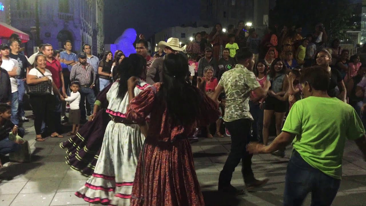 Chicas raramuris se llevaron la noche con Musical Milagro💃