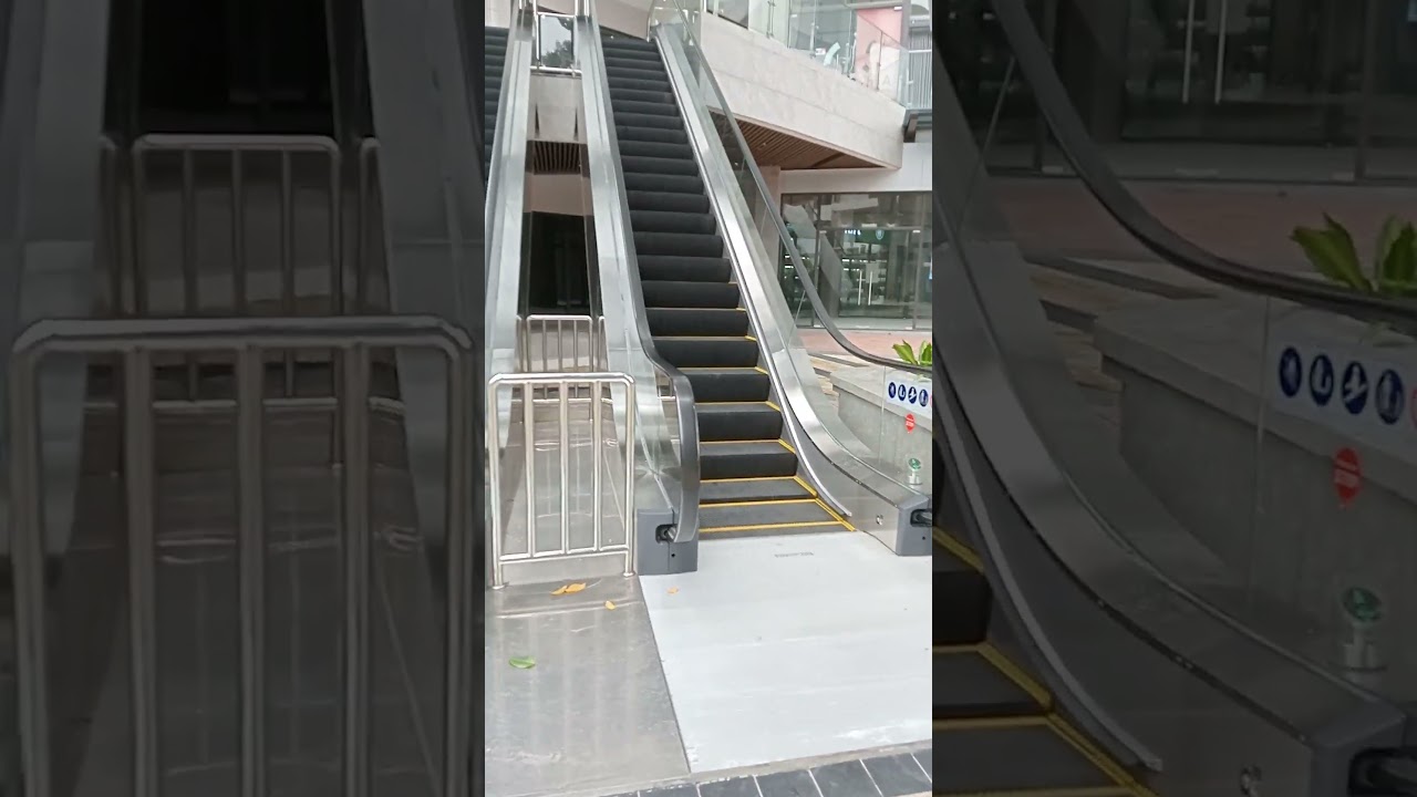 Hitachi escalator
