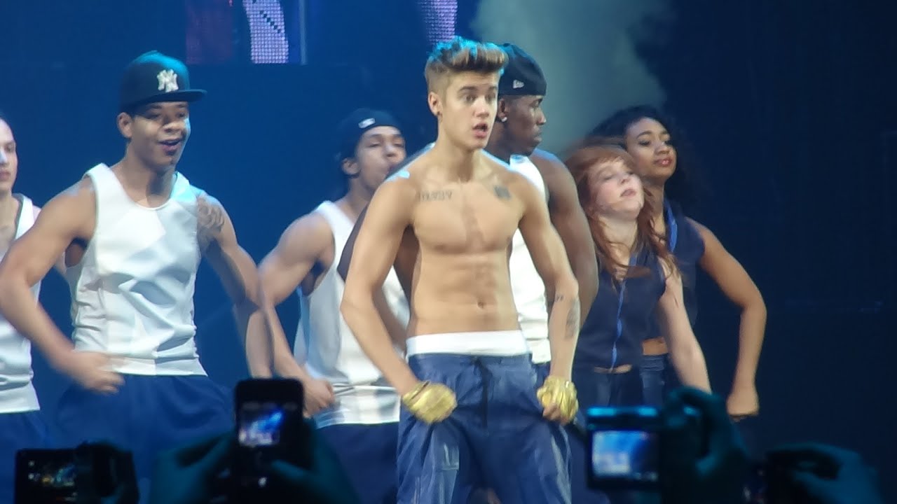 Justin Bieber - Boyfriend (Sportpaleis, Antwerp, Belgium - Believe Tour HD 11 April ) shirtless