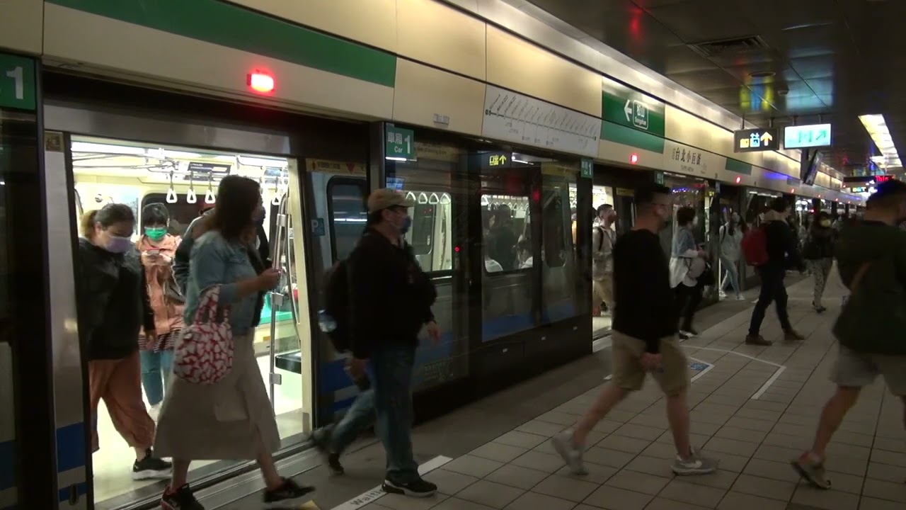 台北捷運 松山新店線 C381 往松山 台北小巨蛋站 進站 出站
