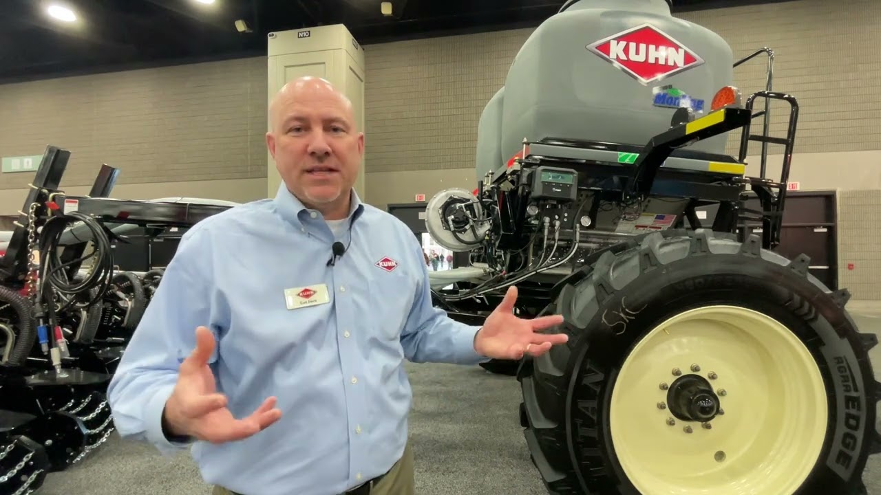 KUHN Gladiator with Montag Dry Fertilizer System