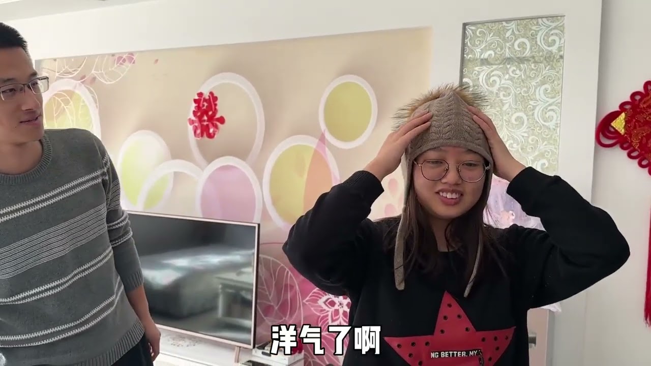第一次给岳父母买衣服，一人两件挺合适，刚试完就收起来了，丈母娘说等着过年穿，这也太逗了#买衣服 #羊绒衫 #过年