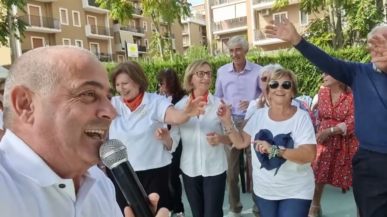DJ Vittorio Cassinesi Animazione con Auser Trani Canta e Balla Medley Italia 1