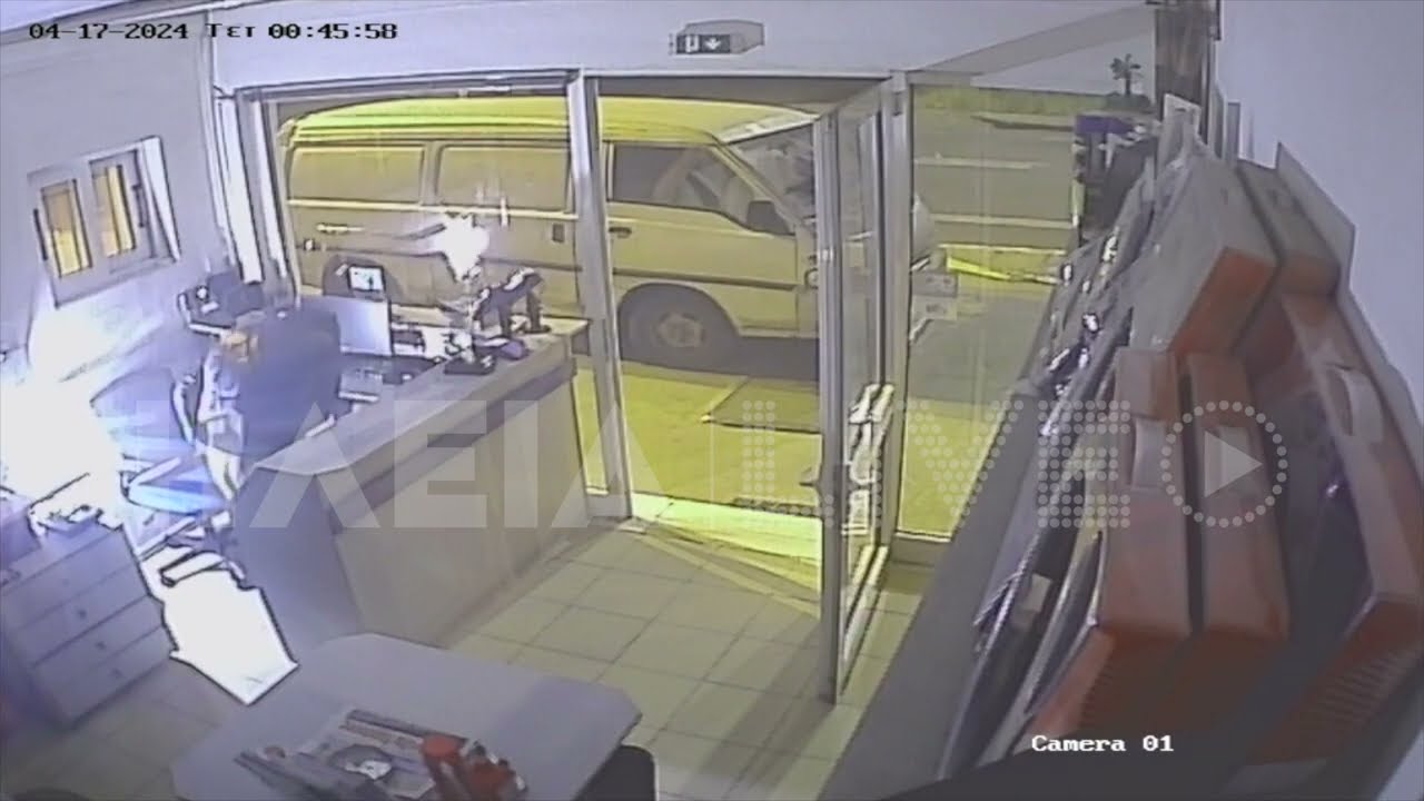 ilialive.gr - Αριστοτεχνική διάρρηξη σε βενζινάδικο - Γκρέμισε την πόρτα με βαν