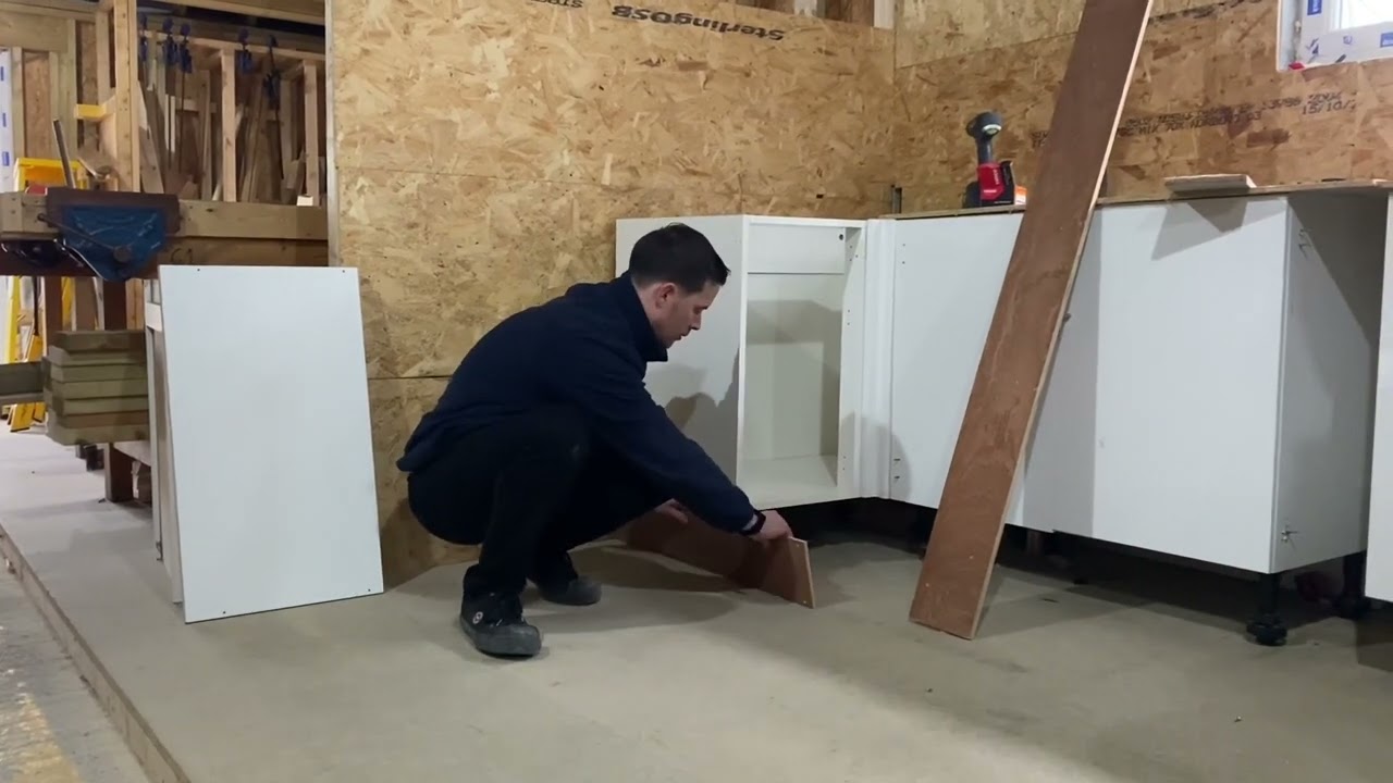 Fitting kitchen plinths - kick boards