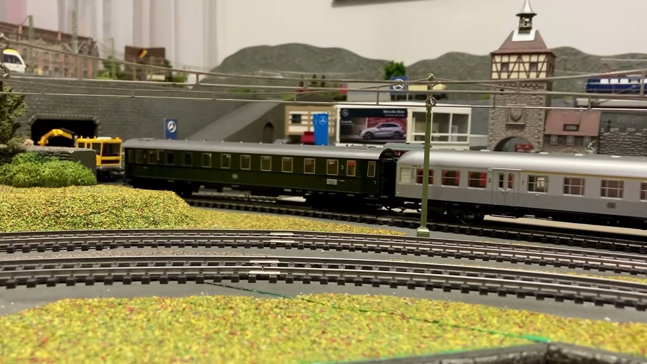 BR 64 mit Museumszug