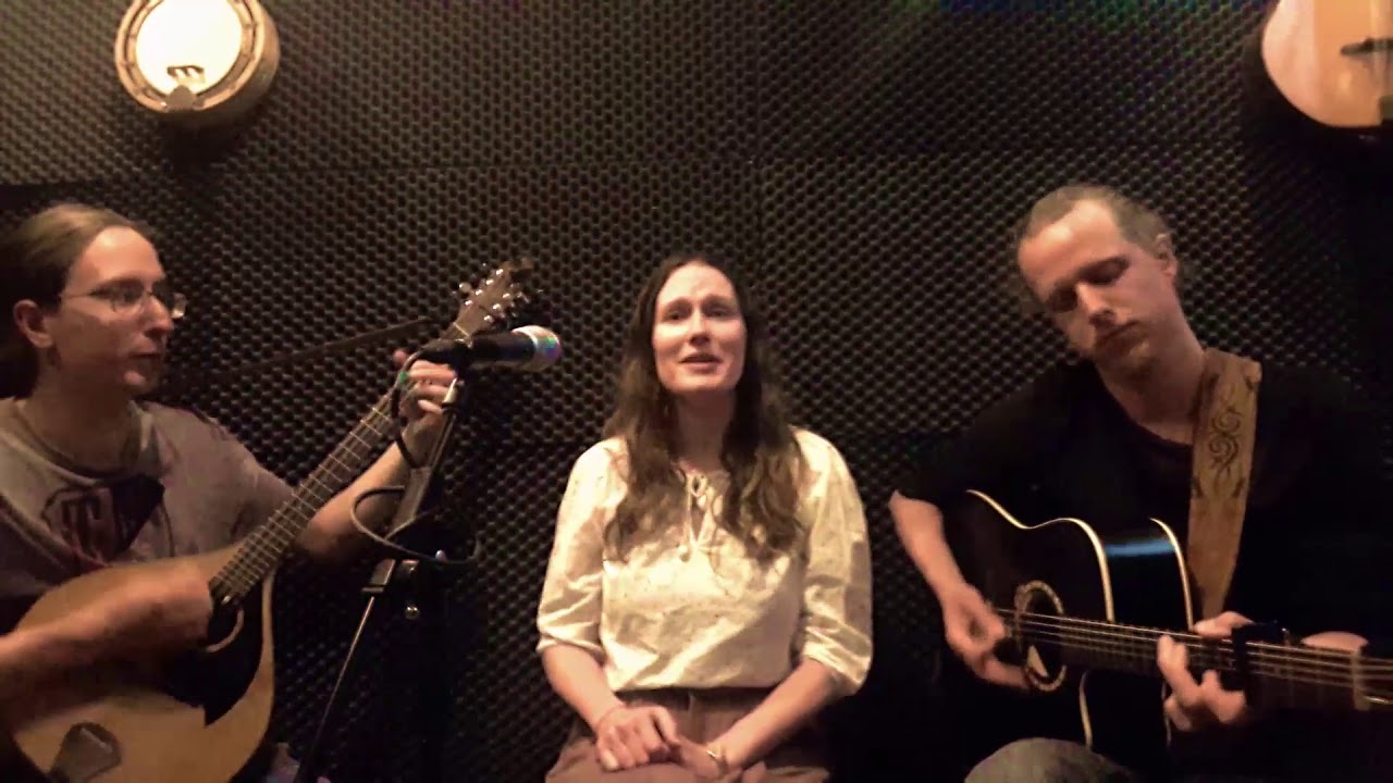 Gwendolyn Snowdon & The Seconds- Wha'll Be King But Charlie