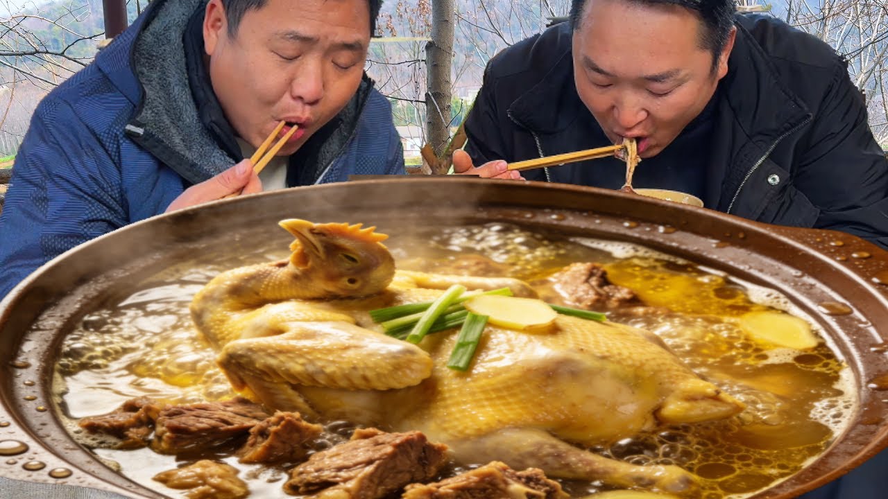 一整隻風乾雞，二弟做“牛腩燒風乾雞”，湯汁濃鬱拌飯吃真香【鐵鍋視頻】
