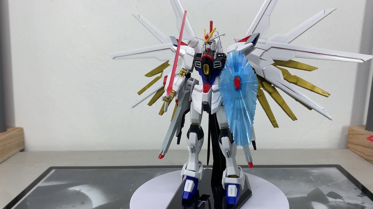 Build Model GunDam MIGHTY  STRIKE FREEDOM