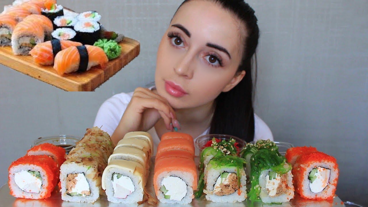 КАК МЕНЯ УНИЖАЛИ / СУШИ 🍣 Роллы Mukbang Ayka Emilly