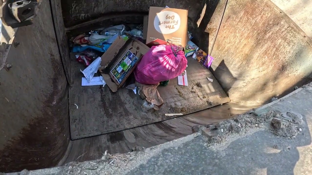 Autocar Pendpac hopper POV: Crushing trash part 4