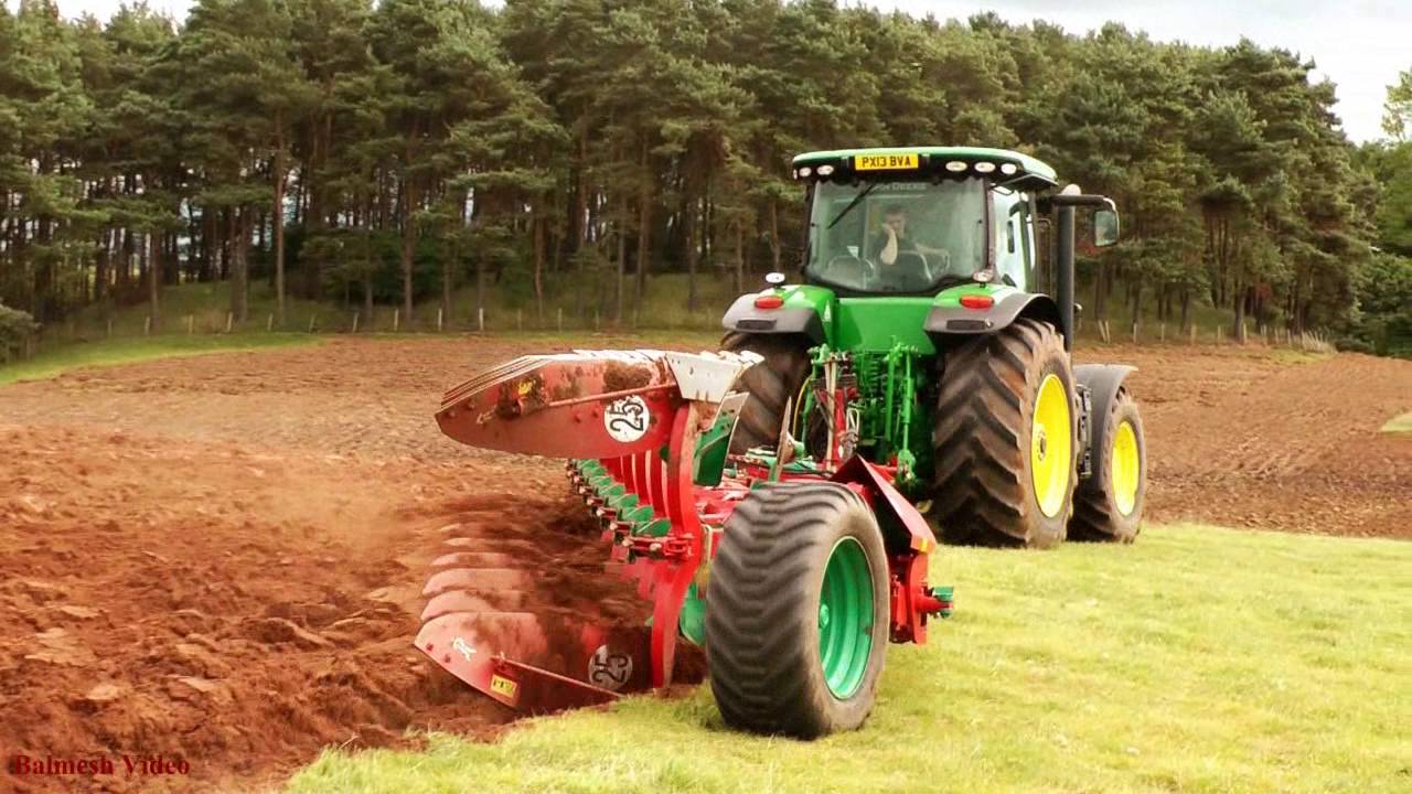 Ploughing with John Deere 7280R Giant, and Eight-Furrow.