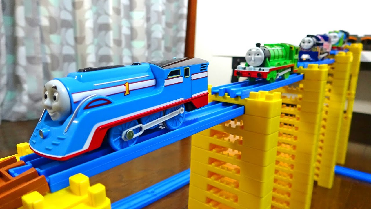 Thomas Plarail☆Stepped Stairs Rail & Mountain Course