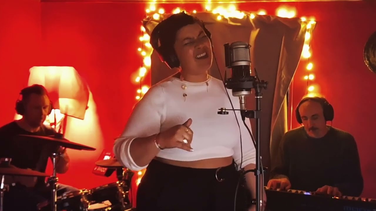 Cover de ADDICTED TO YOU AVICII by Mya Si
