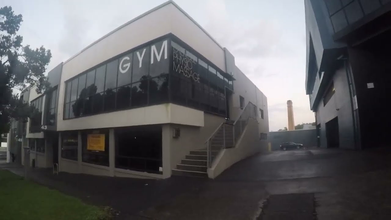 RAINY SATURDAY IN AUCKLAND CITY CENTRE 