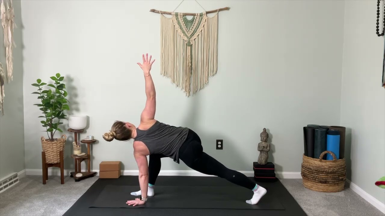 20 Minute Fast Flow // Yoga with Marissa