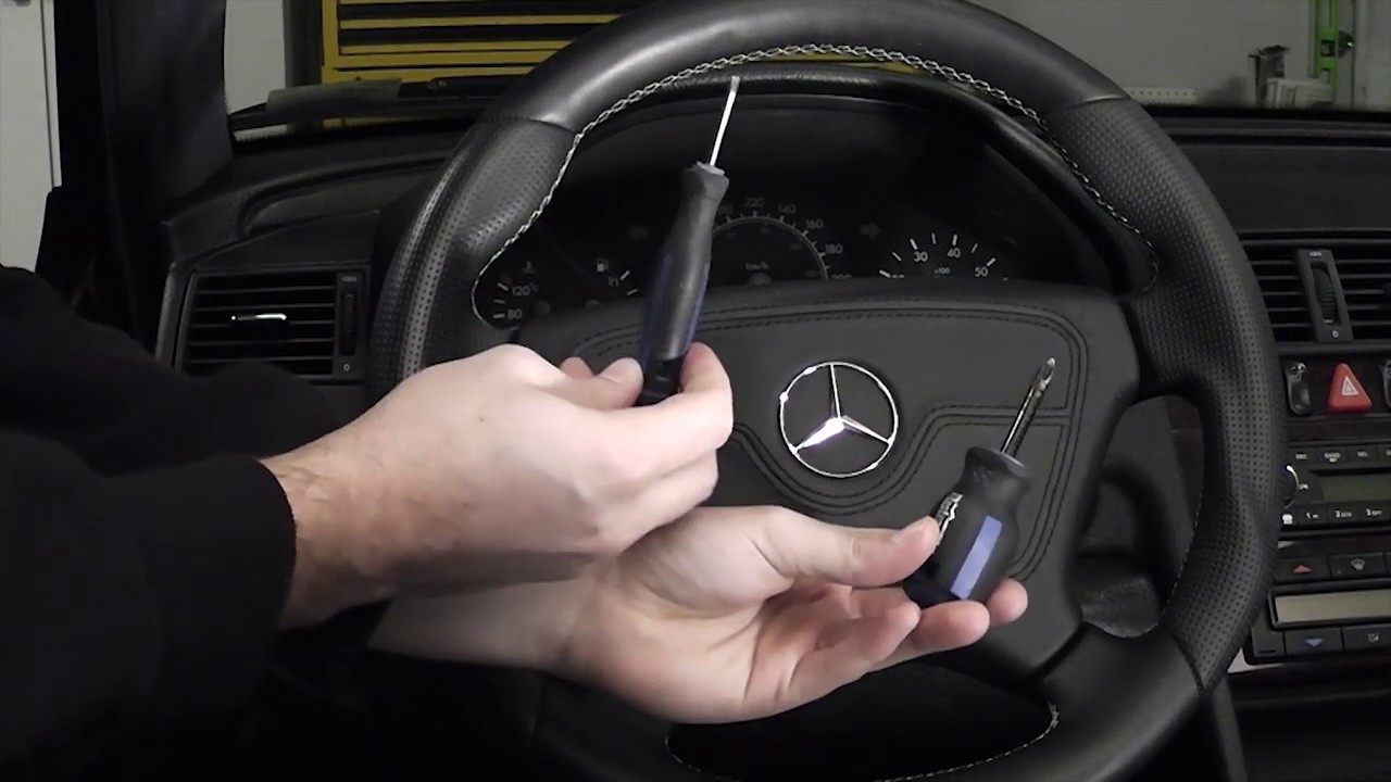Снятие комбинации приборов Mercedes (самый простой способ)