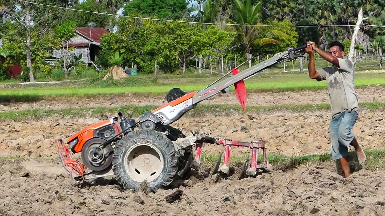Kobuta tractor khmer farmer P1050835
