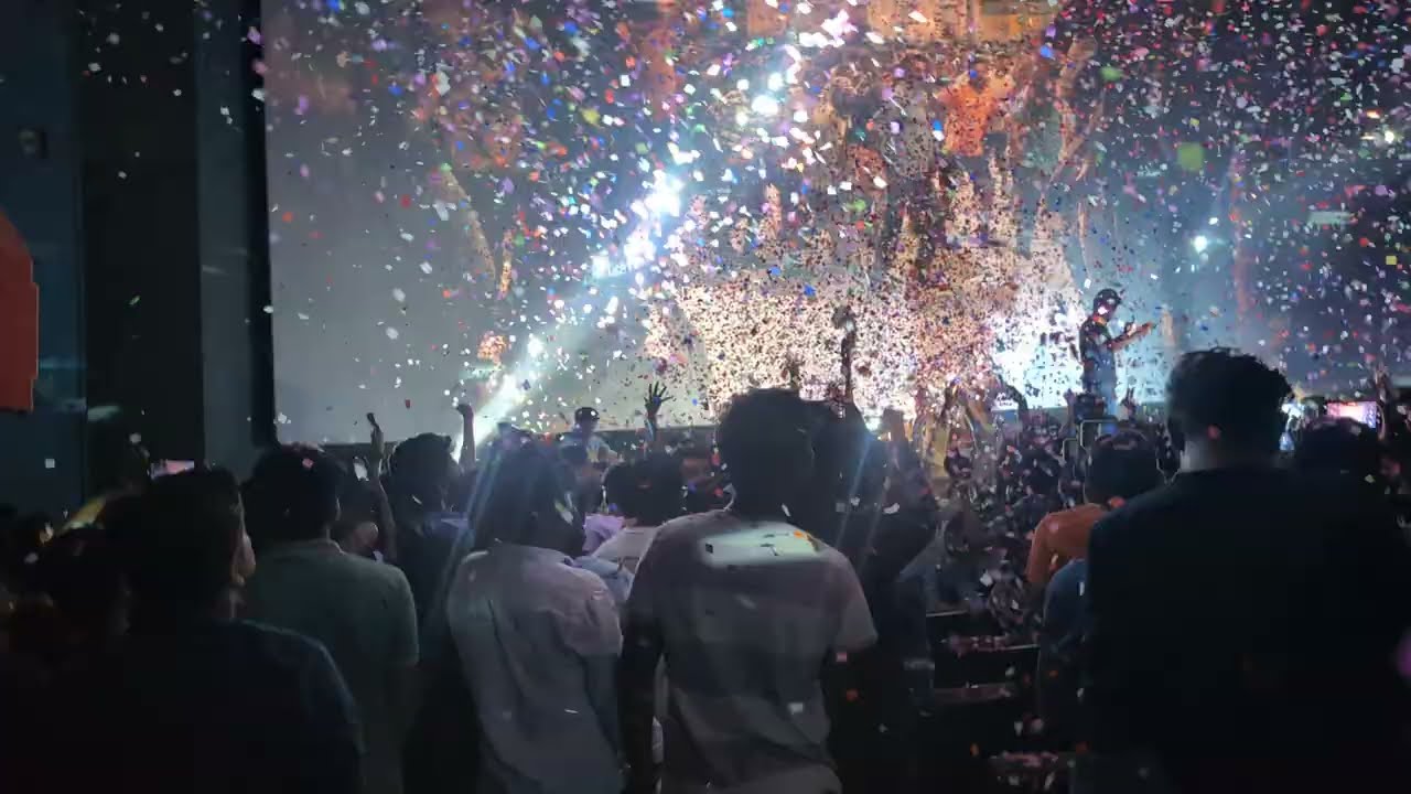 Coolie Chikitu song crazy celebration on FDFS in Vetri chrompet theatre |