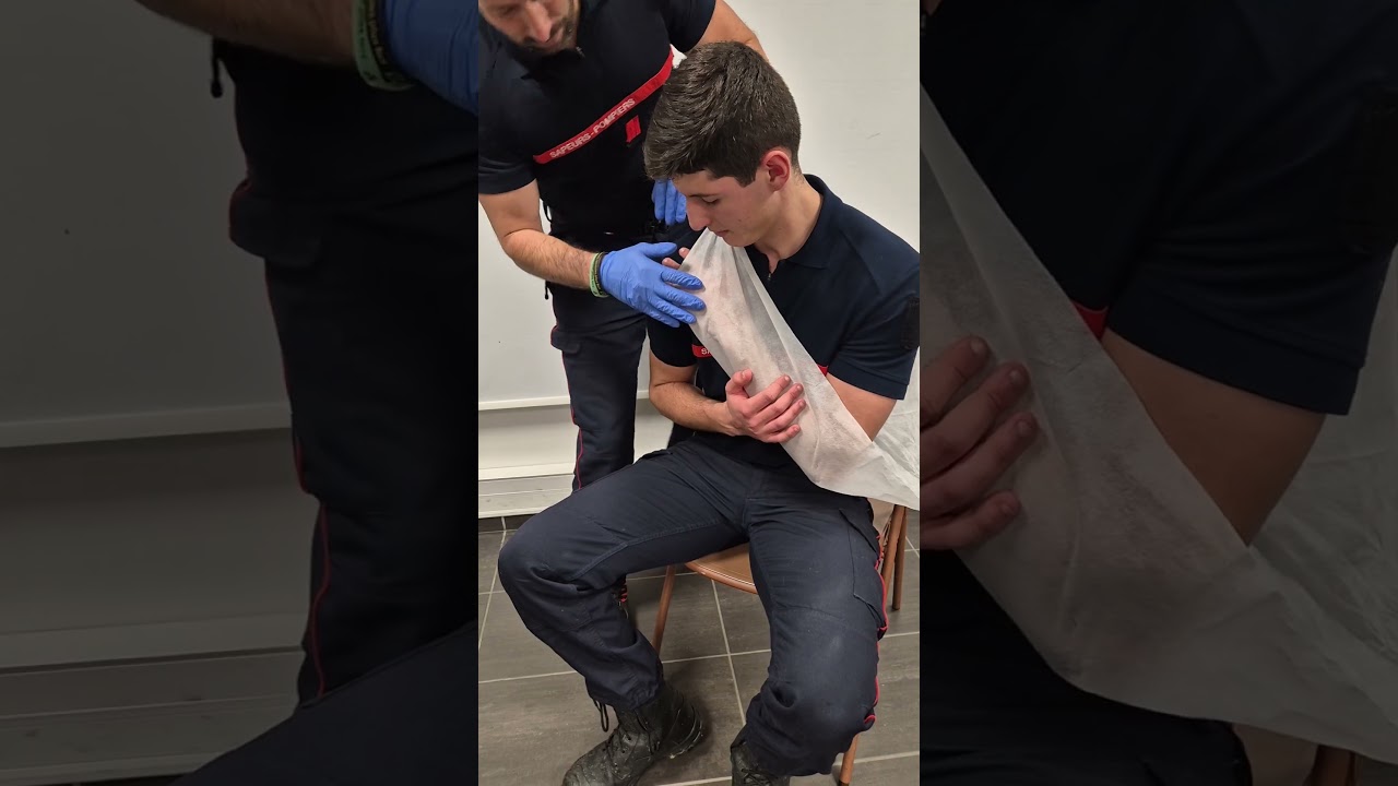 &Eacute;charpe oblique utilis&eacute; pour le traumatisme &eacute;paule, omoplate ou clavicule  #strike #&eacute;charpe