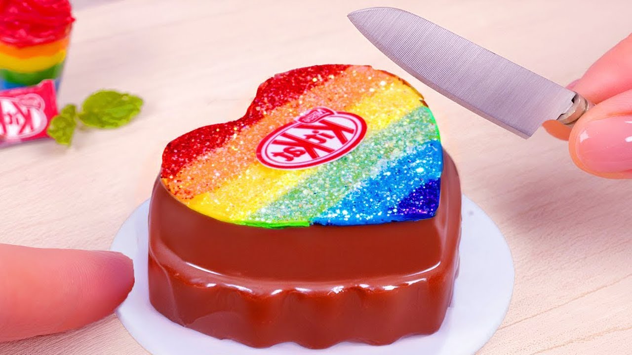 Miniature Cooking Magic: Rainbow Chocolate Cake with Sweet Sugar Decorations!