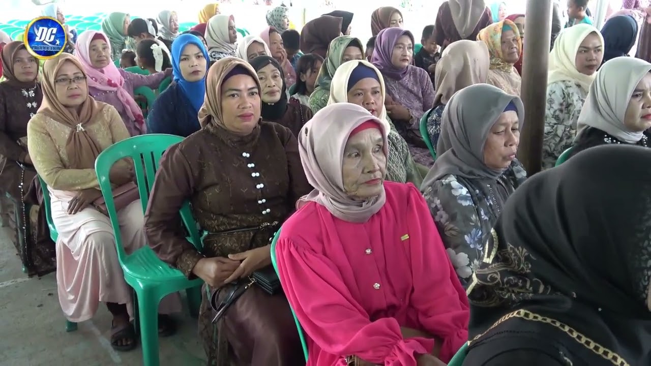 AKU DIBARAT ENGKAU DI TIMUR MADONA