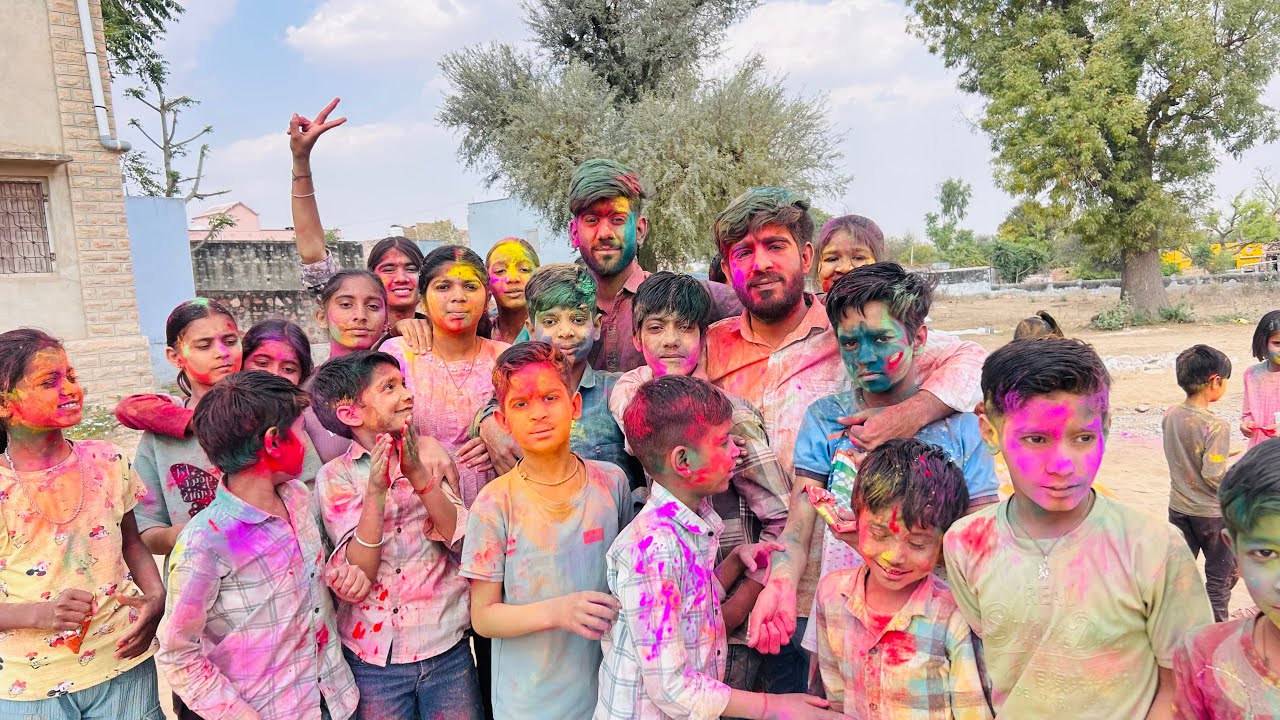 Baccho Ke Sath Holi Khel Li😅 Ye Kya Kar Diya