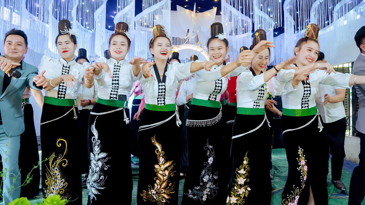 MẾT CỚ &Ecirc;M PẢ TRẺ HUA N&Agrave; NHẢY QU&Aacute; CĂNG TẠI LỄ MỪNG T&Acirc;N GIA - HOAN CHUNG - T&Ocirc;NG LẠNH THUẬN CH&Acirc;U