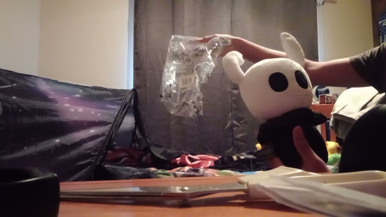 Hollow Knight plush unboxing