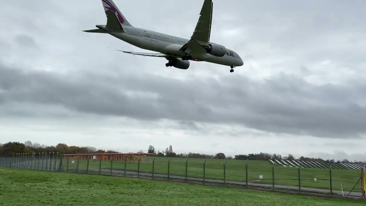 Qatar Airways QR33 Boeing 787-8 DreamlinerDoha to Birmingham