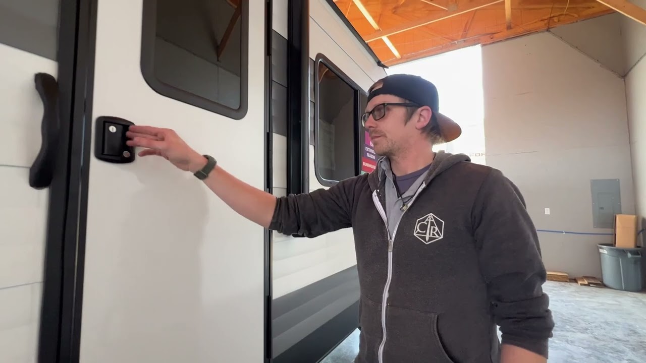 Virtual Walkthrough of the 2025 Forest River Salem FSX 266BHLE Travel Trailer at Parkland RV Center