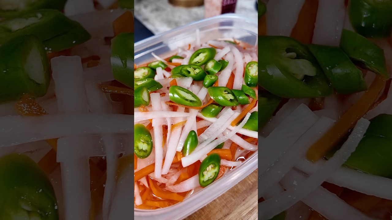 How to make Vietnamese Pickled Carrots and Radish #banhmi #dochua #vietnamesefood