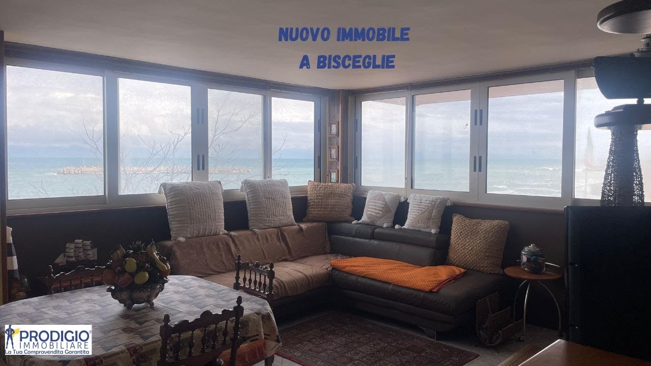 Luminoso appartamento con vista mare in vendita a Bisceglie