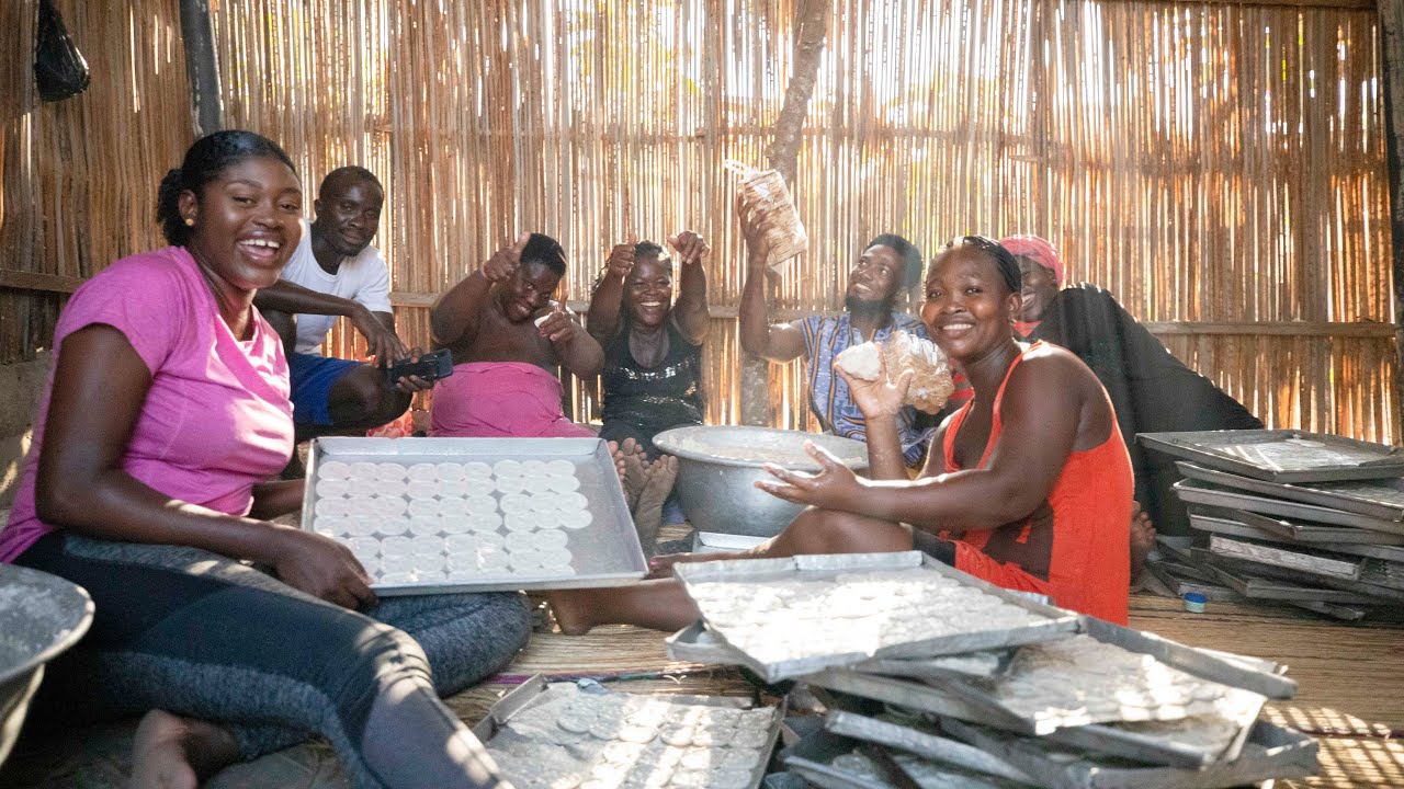 HOW THIS HOMEMADE BISCUIT FROM GHANA IS FAMOUS AROUND THE WORLD AS THE BEST STREET FOOD