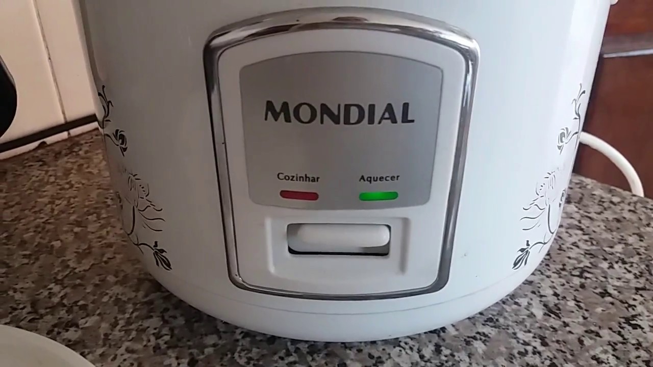 Cozinhando arroz na panela el&eacute;trica