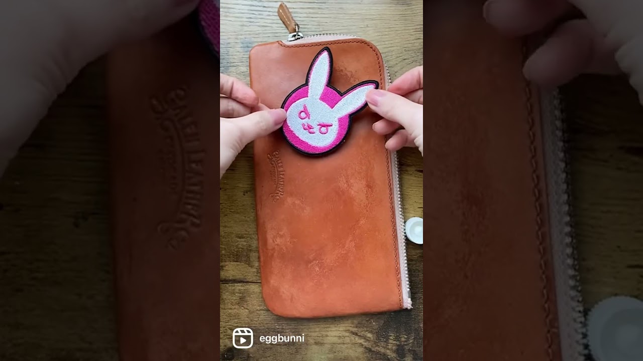 I customized my ink stained Galen Leather pen case with shoe polish! Check it out.