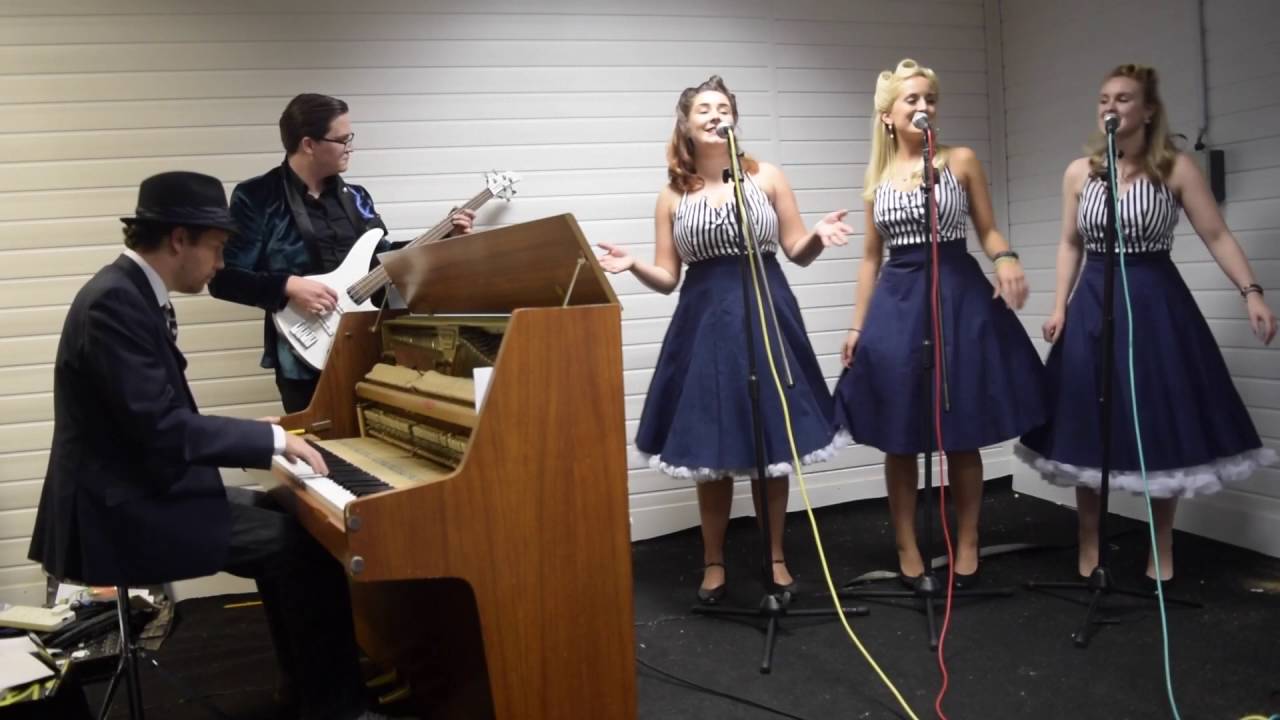 Daft Punk's 'Get Lucky' a Flashmob Jazz cover