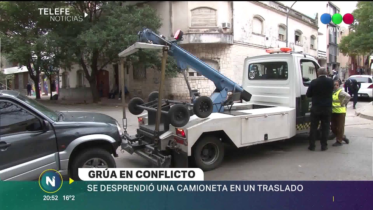 Una grúa municipal rompió una camioneta cuando la trasladaba al corralón